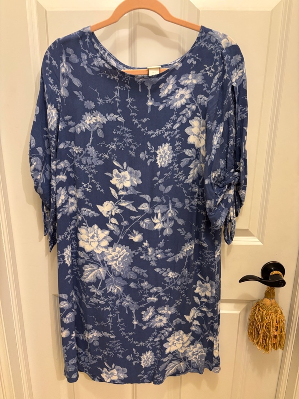 H&M Blue and White Floral Shift Dress Size 10